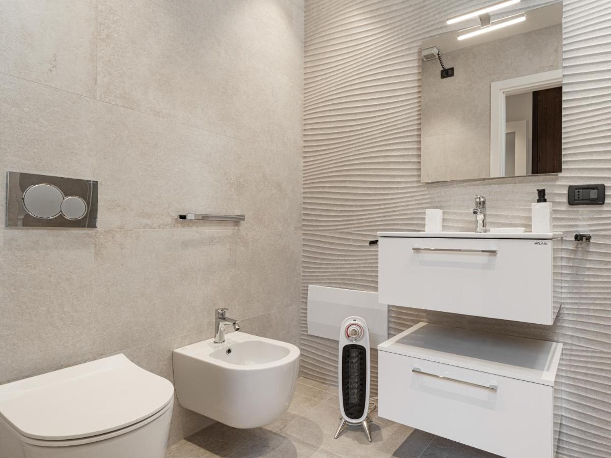 Suite "Le Vele" In The Heart Of The City كالياري المظهر الخارجي الصورة