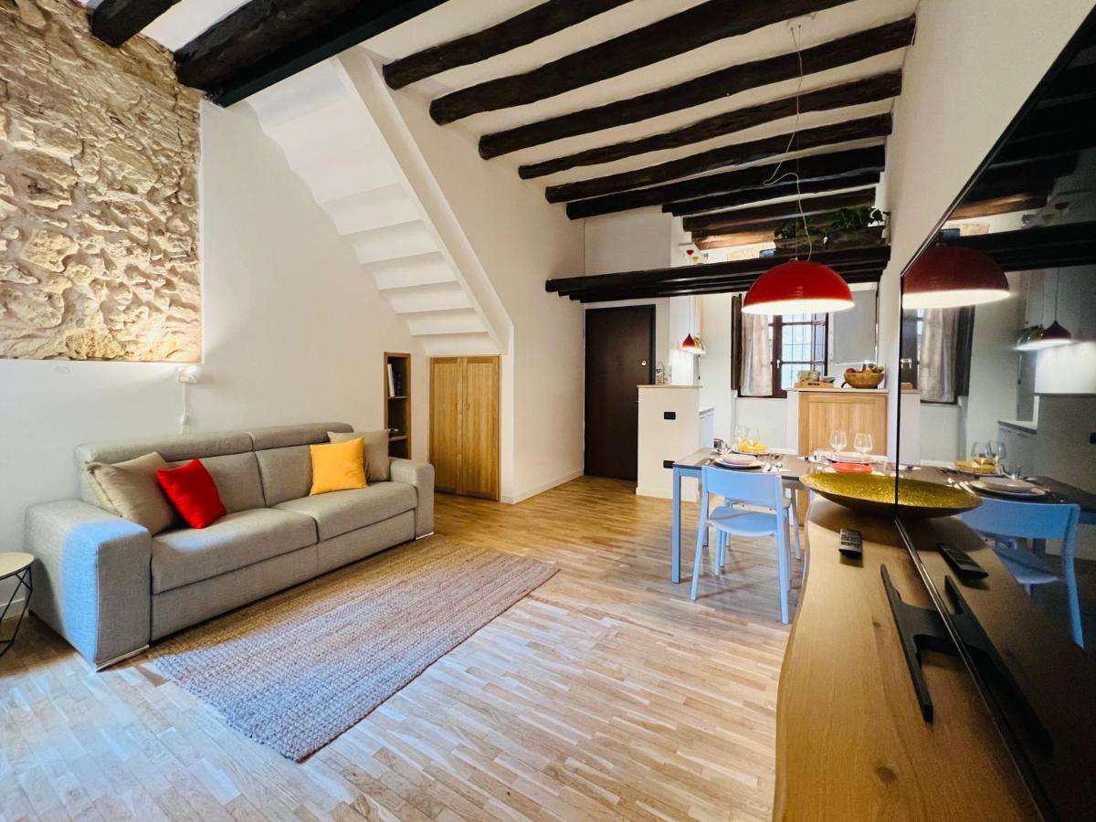 Suite "Le Vele" In The Heart Of The City كالياري المظهر الخارجي الصورة